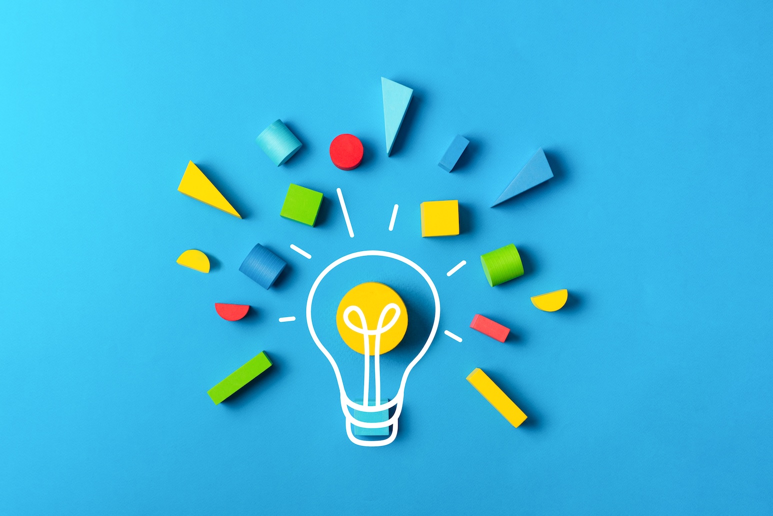 critical thinking light bulb with scattered blocks